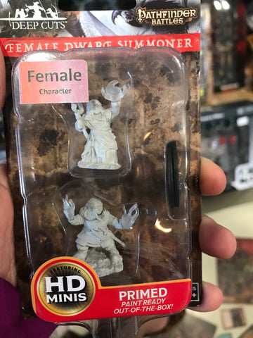 Miniature - Female Dwarf Summoner