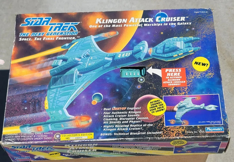 Star Trek Next Generation Playmates KLINGON ATTACK CRUISER Collector Ed 161641