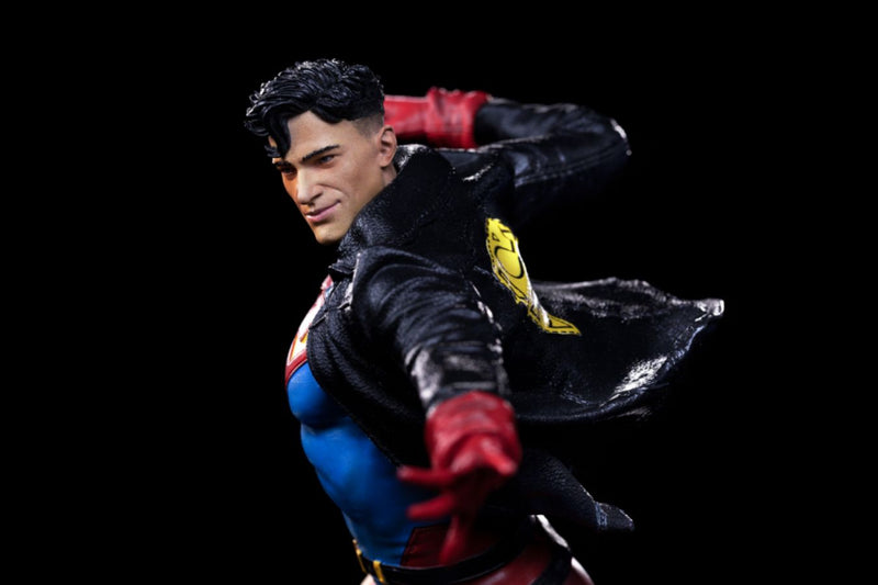 Superboy 1:10 Statue