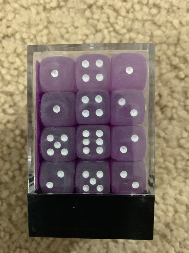 Chessex D6 Dice Frosted 12mm Purple/White (36 Dice in Display)