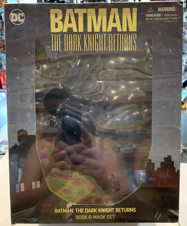 Batman The Dark Knight Returns Deluxe (Book & Mask)