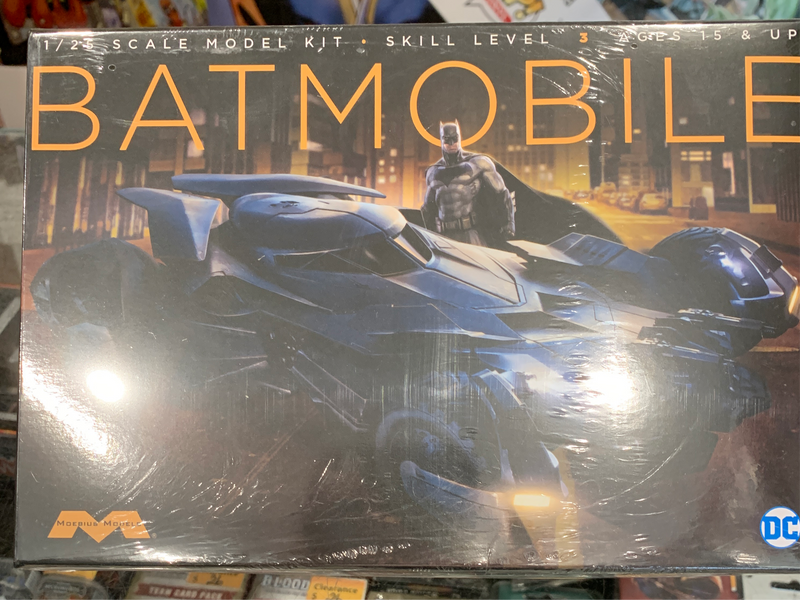 Moebius 964 1/25 BvS Batmobile Plastic Model Kit