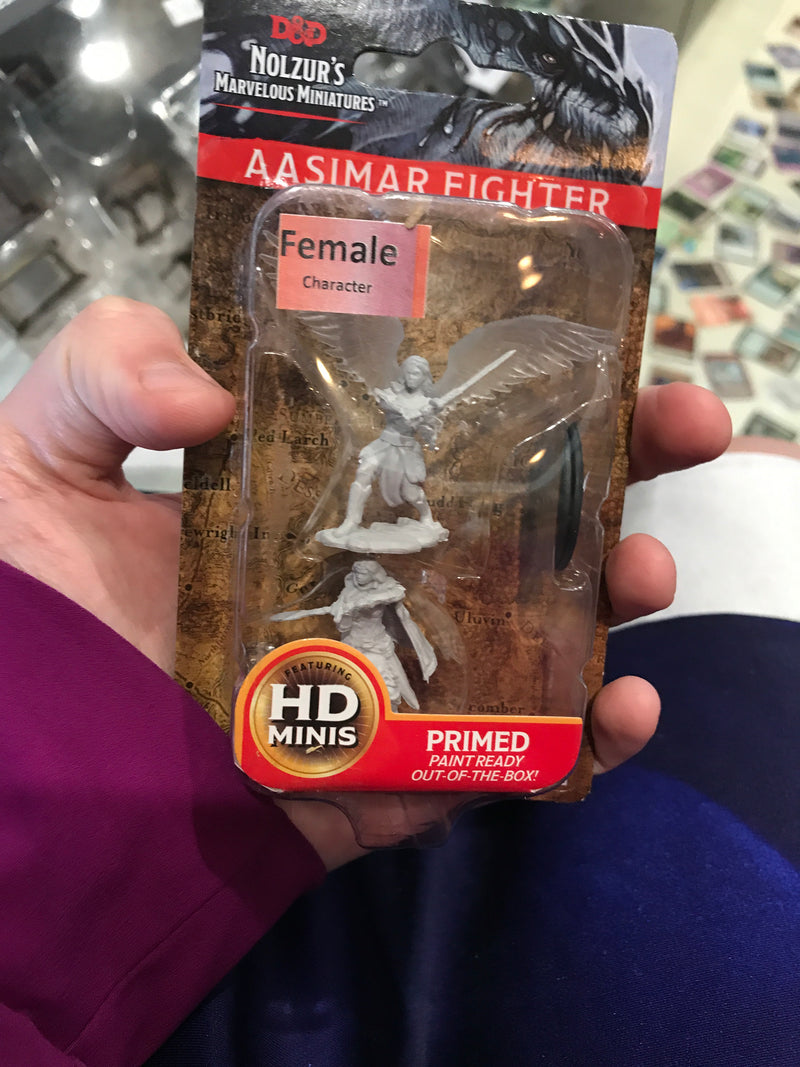 Miniature - Female Aasimar Fighter