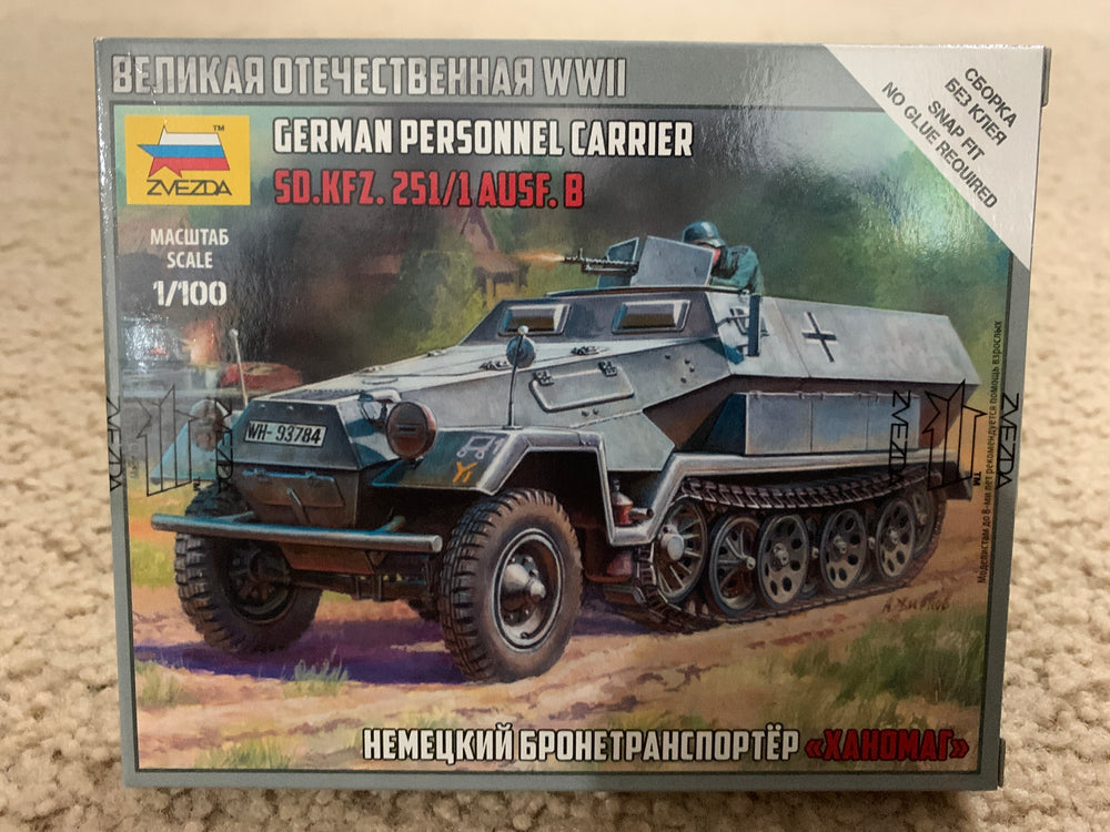 Zvezda 6127 1/100 Sd.Kfz.251/1 Ausf.B Plastic Model Kit