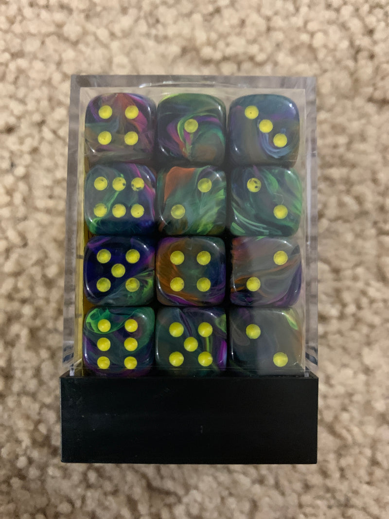 Chessex D6 Dice Festive 12mm Rio/Yellow (36 Dice in Display)